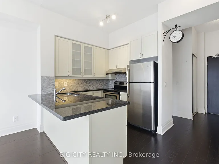 131 Upper Duke Cres #1005 — Photo 12