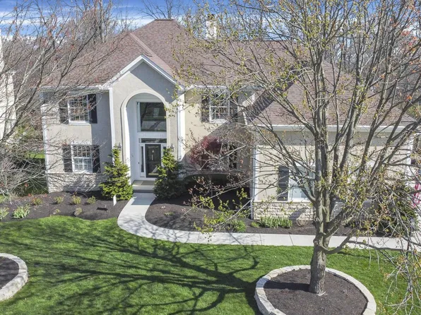 2935 Laura Pl, Lewis Center, OH 43035