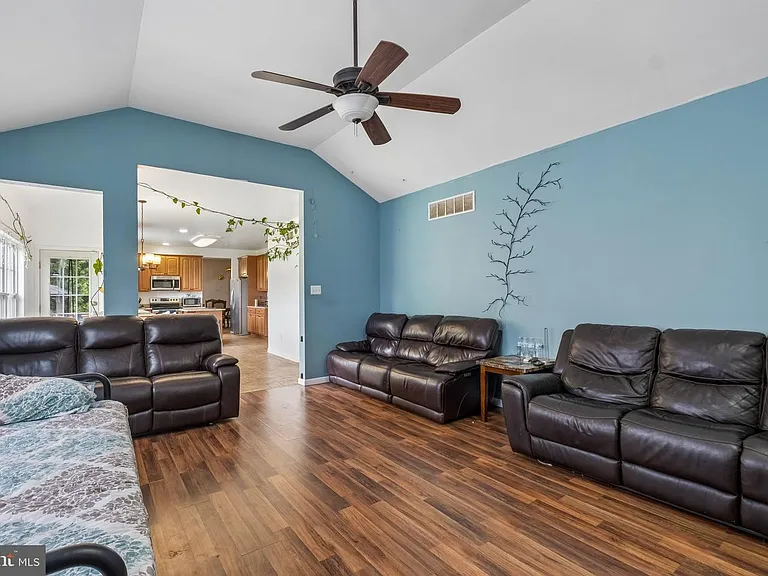 211 Tollgate Rd — Photo 15