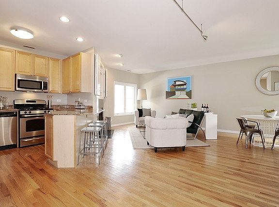 4th image of 1636 N Oakley Ave APT 3