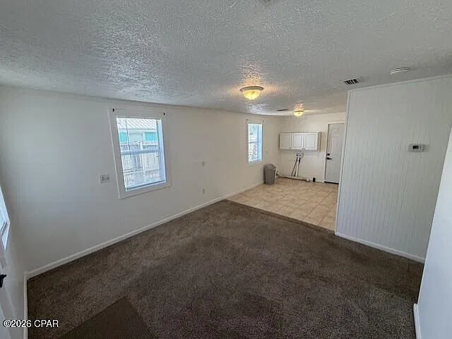3 bed, 825 sqft, $1,695 — Photo 3