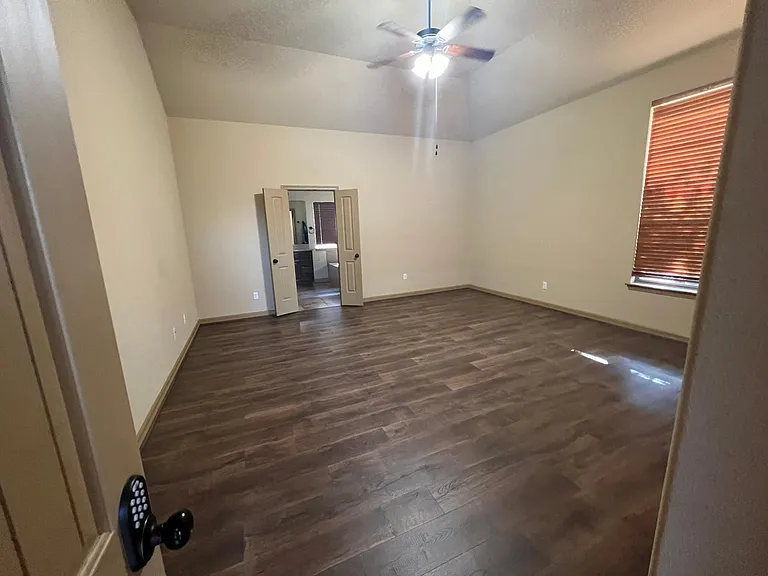543 Drury Ln — Photo 9