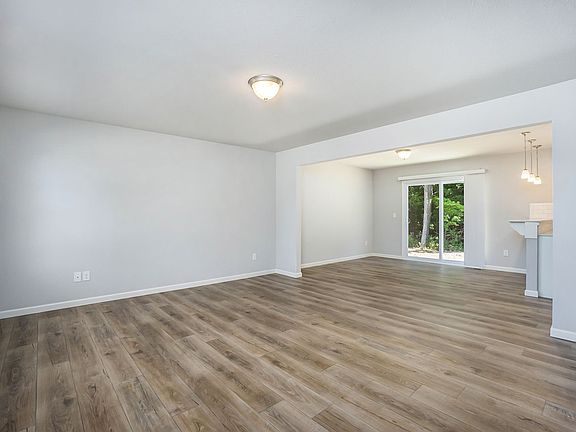 3rd image of 2234 Macatawa Ln