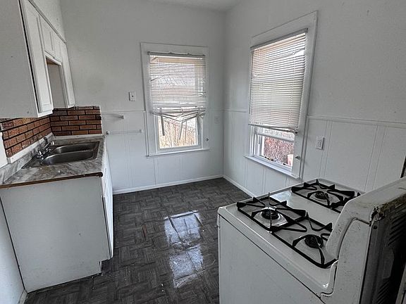 4th image of 880 Stevenson Rd #Up
