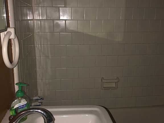 4th image of 221 E Highland Dr