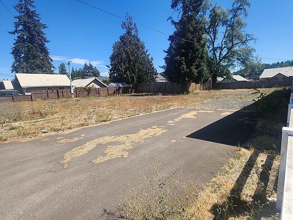 2nd image of 2123 Main St