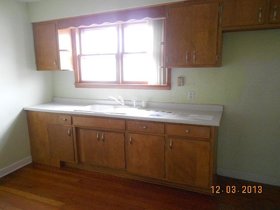 2nd image of 14401 S Blaine Ave