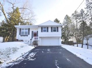 25 Oak Hill Ter, Penfield, NY 14526