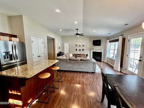 4th image of 144 Rockland Drive