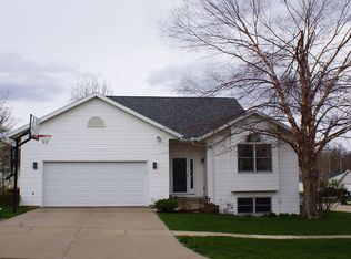 3737 Knight Dr SW, Cedar Rapids, IA 52404