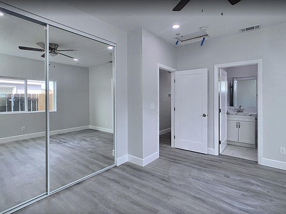 3rd image of 1105 Crosby St