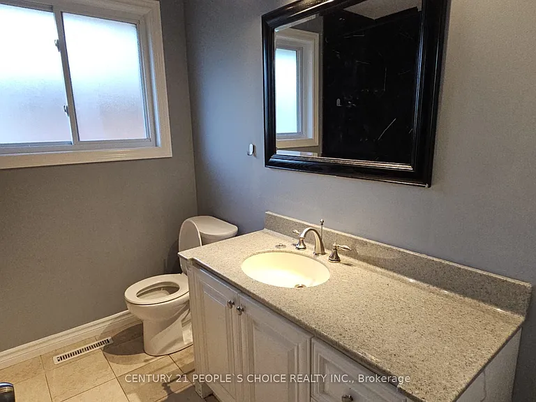 98 Lynbrook Dr — Photo 10