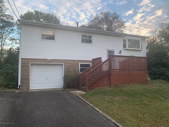 5th image of 8 Lakeview Dr