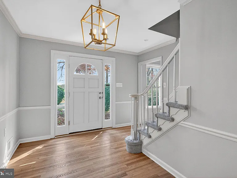21733 Oatlands Rd — Photo 4