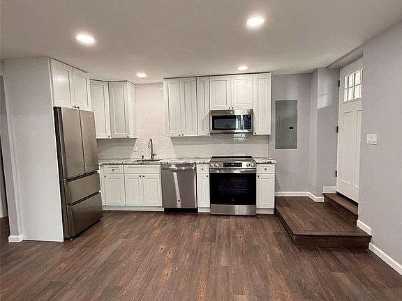 4th image of 19 Lee Ave #1