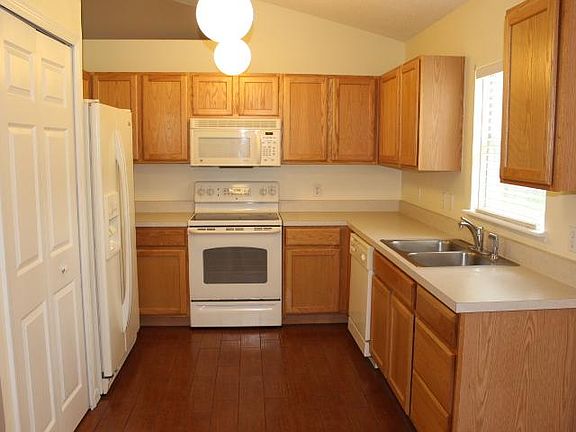 3rd image of 7123 N Hemingway Dr