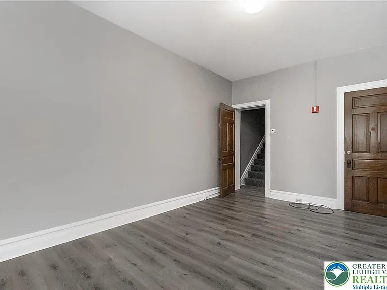 164 W Main St #HOUSE — Photo 7