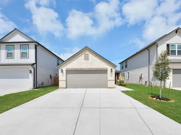 18534 Athena Flower Dr, Fresno, TX 77545