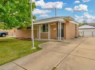 32805 Hawthorne Dr, Warren, MI