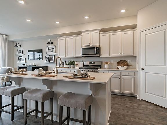 5th image of 1103 Meadowlark Dr #10