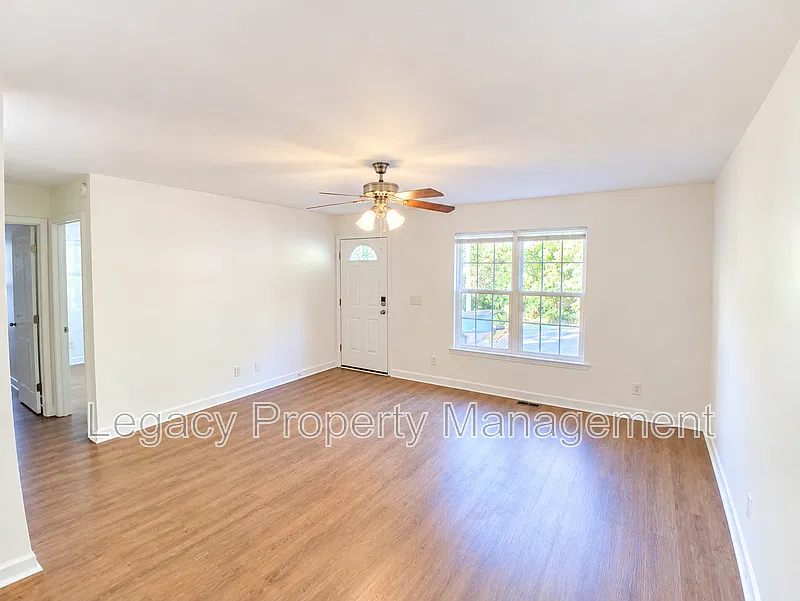 3 bed, 2.0 bath, 1250 sqft, $1,650 — Photo 2