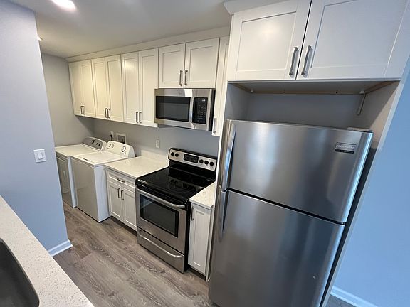 3rd image of 3091 Oakridge Ct #50