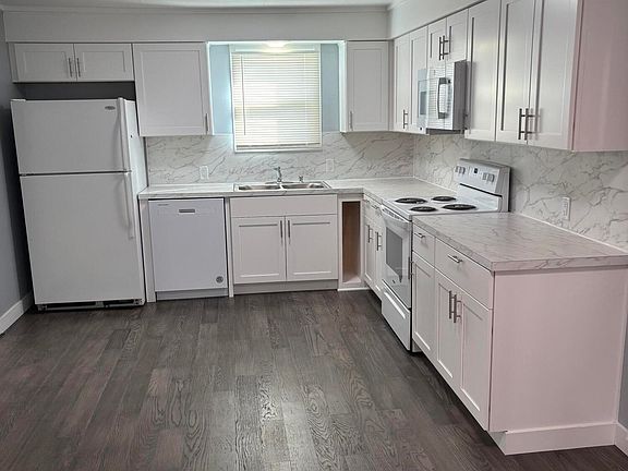 5th image of 706 W Nob Hill Blvd