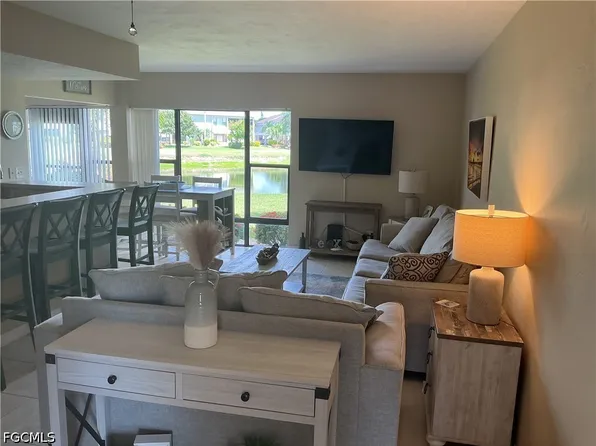 5550 Trailwinds Dr APT 615, Fort Myers, FL 33907