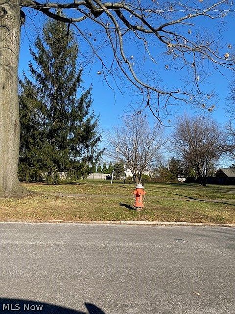 1st image of 10402 Edgewater Dr