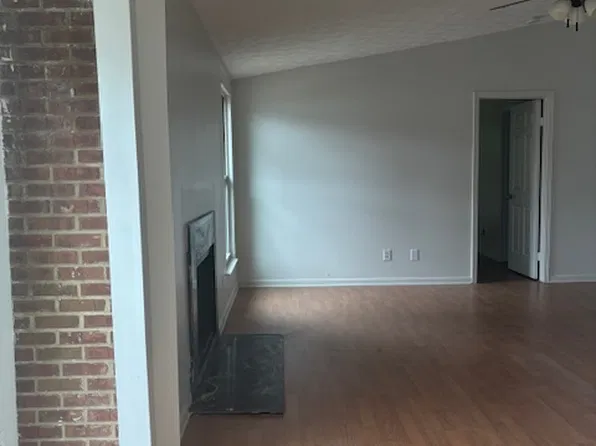 4245 Parkview Ct, Stone Mountain, GA 30083