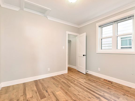 4th image of 3222 Peter St #1