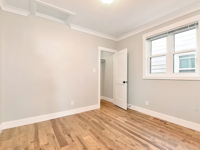 3222 Peter St #1 — Photo 4