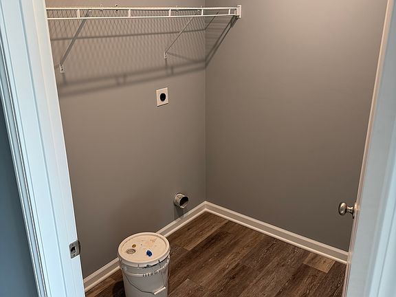 4th image of 111 Chastain St #111