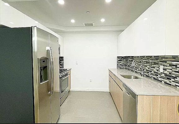 4th image of 28-16 21st St #604