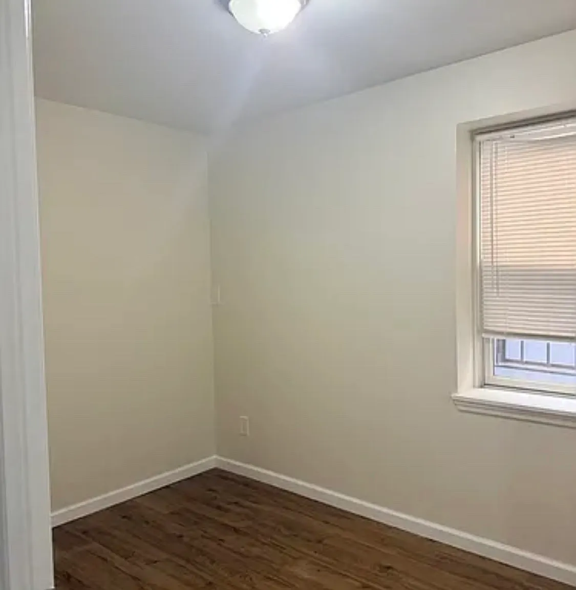 3 bed, 1.5 bath, 1300 sqft, $2,400 — Photo 4