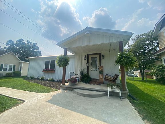 3rd image of 129 N High St