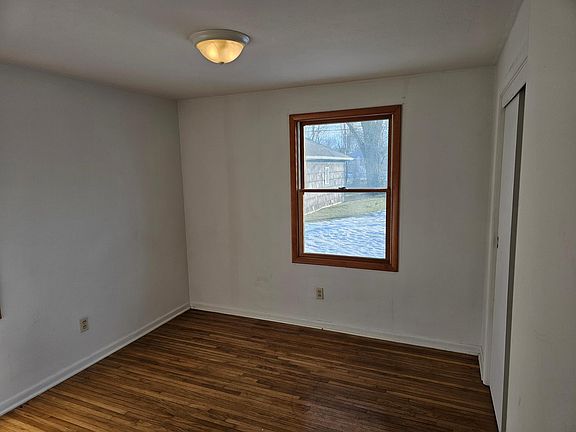 5th image of 147 Iris Ave Floor 1
