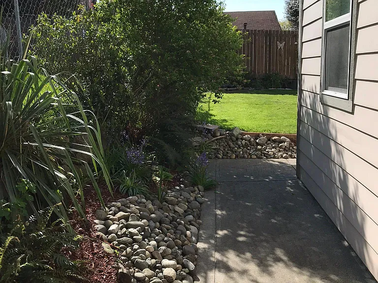 925 Highland Ave #2 — Photo 12