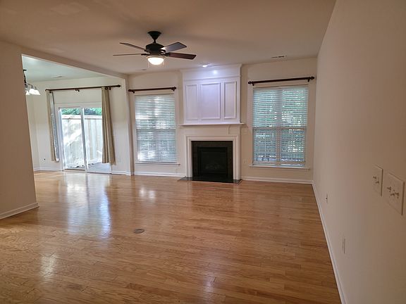 4th image of 516 Dyersville Dr
