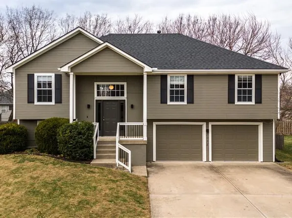 3932 SW Chatham Dr, Lees Summit, MO 64082