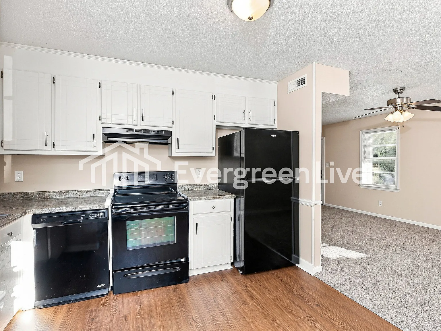 3 bed, 1.5 bath, 1056 sqft, $1,295 — Photo 3
