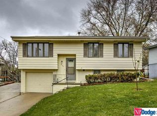 8822 Spaulding Cir, Omaha, NE 68134