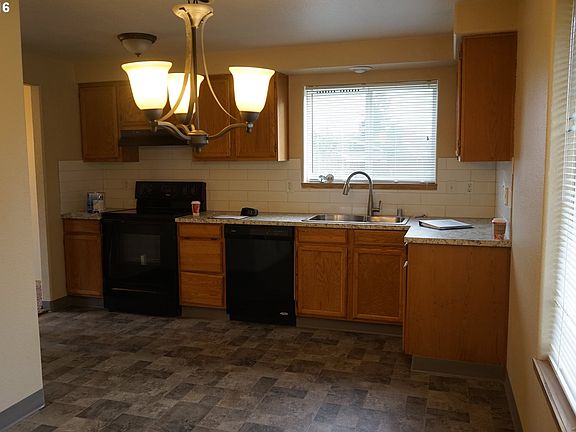 4th image of 120 NE 102nd St