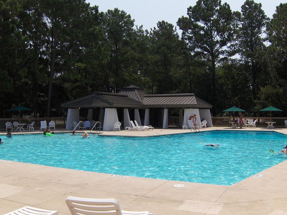 2nd image of 152 Club Cir
