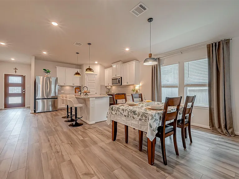 2114 Cherryvale Dr — Photo 16
