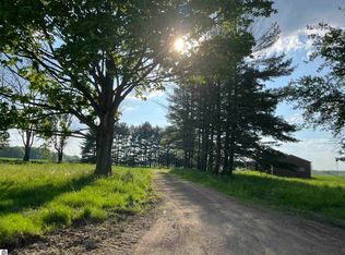 10300 S Loomis Rd, Shepherd, MI 48883