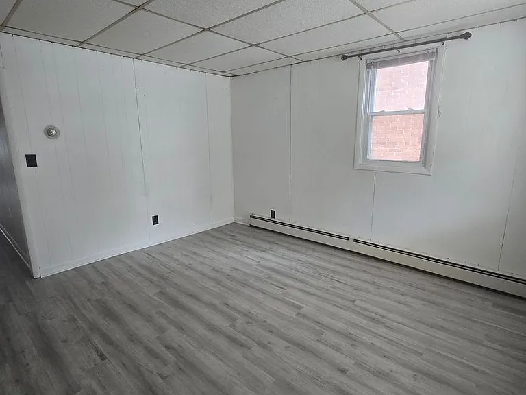533 W Broadway — Photo 3