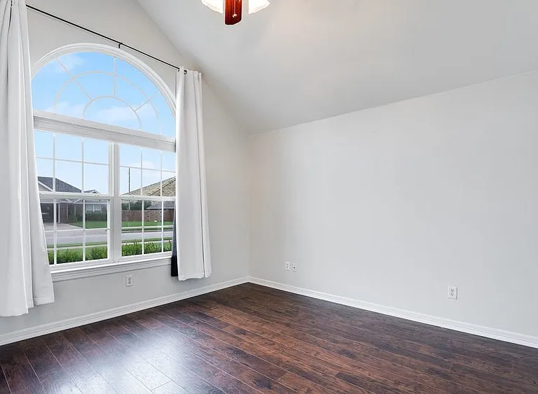 6820 Cutter Ct — Photo 9