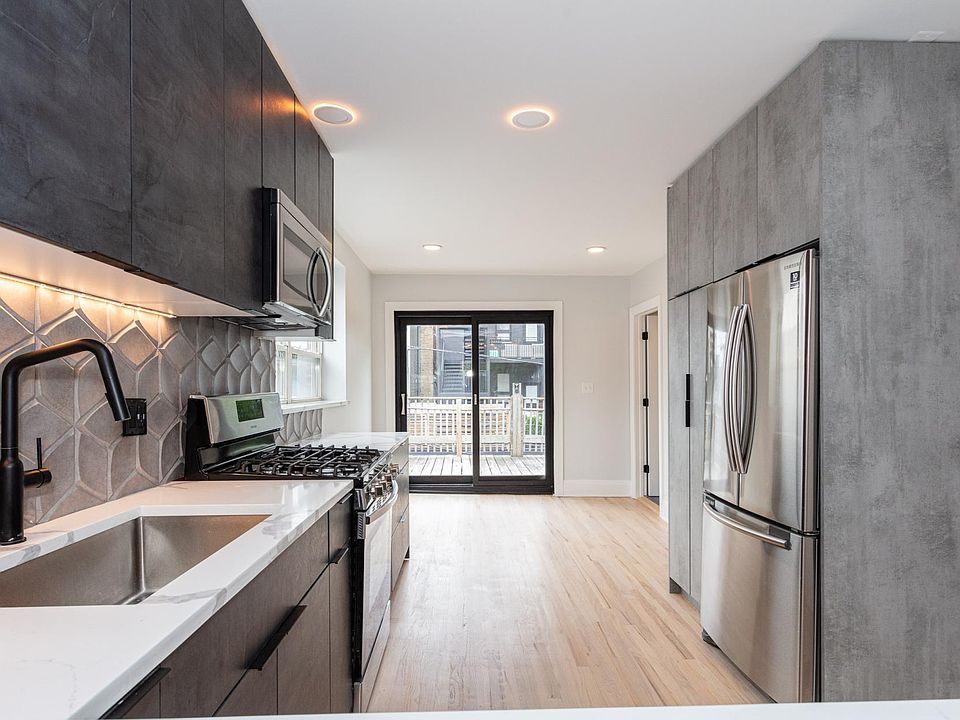 1st image of 2647 W Cortez St #3