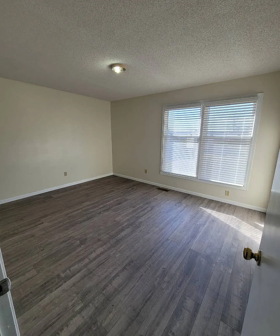 3 bed, 2.5 bath, 1700 sqft, $2,450 — Photo 3